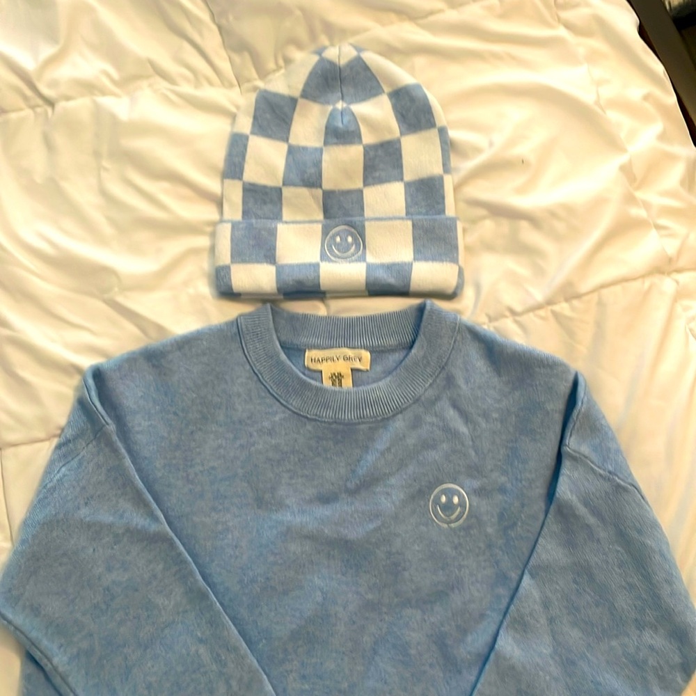 NWT sweater & beanie set with smiley faces. Never worn, size XS. Super soft!
